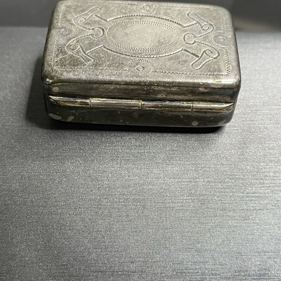 Antique Sterling Pill Box Scroll Center Early 1900’s. - Picture 3 of 11